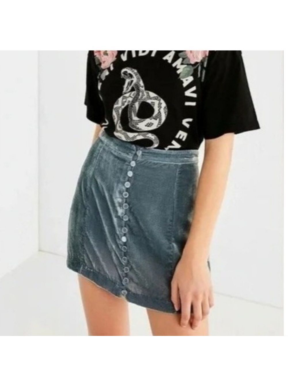 URBAN OUTFITTERS | Button down velvet skirt blue sz S